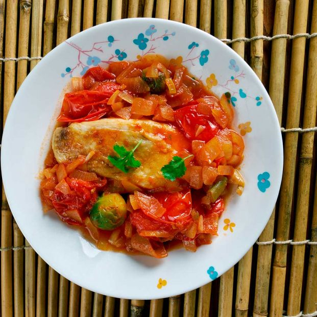 Receta de pollo con fritada de verduras. Foto: Bigstock