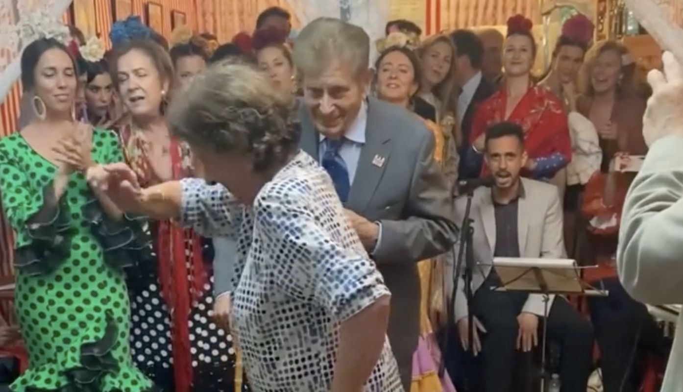 VÍDEO: Un matrimonio de 90 años protagoniza la sevillana más tierna de la Feria de Sevilla