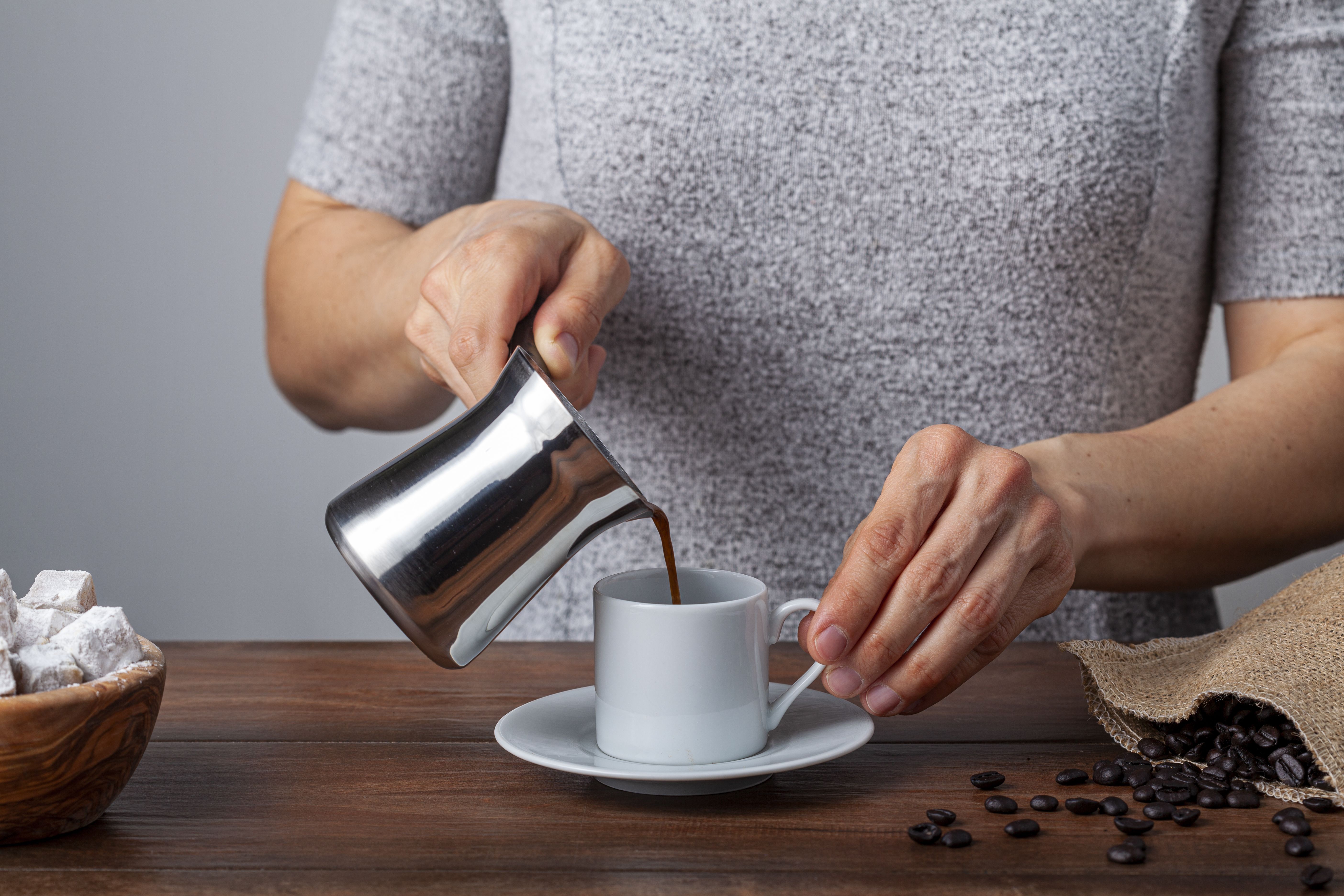 https://admin.65ymas.com/es/articles/edit/41129#Cafeteras espresso manual o automática: ¿cuál es mejor?. Foto: Bigstock