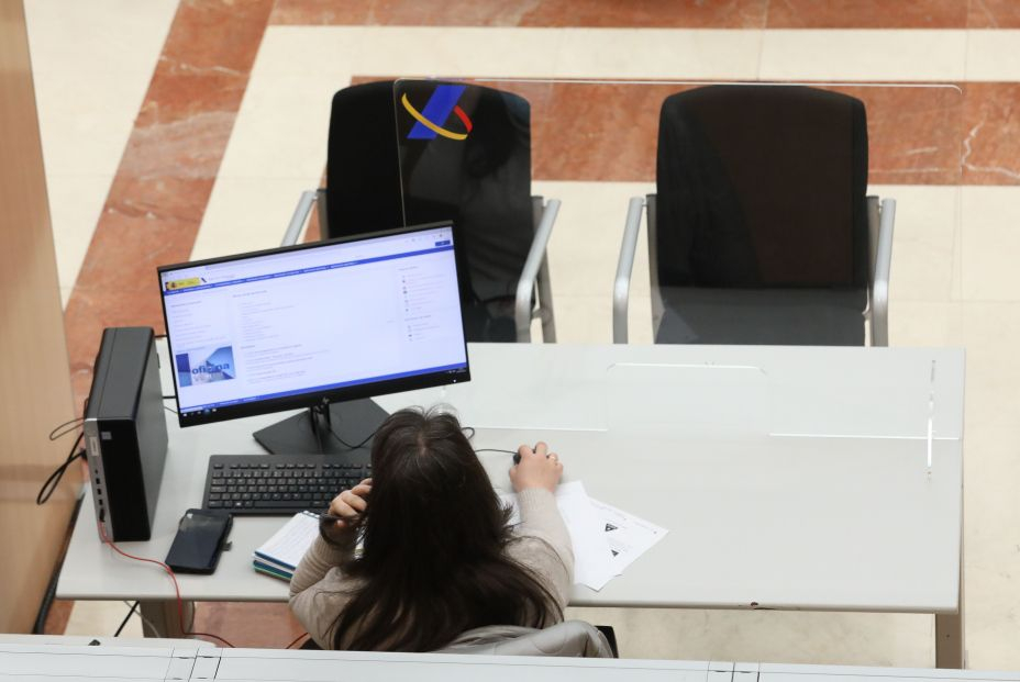 CaixaBank alerta de las trampas más comunes para estafarte durante la campaña de la Renta. Foto: Europa Press