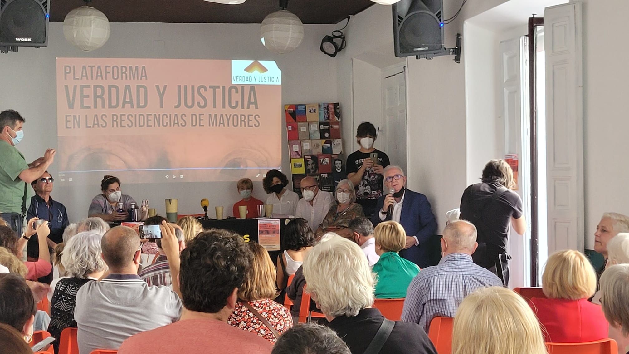 Piden "verdad y justicia" para los mayores fallecidos en las residencias durante el covid