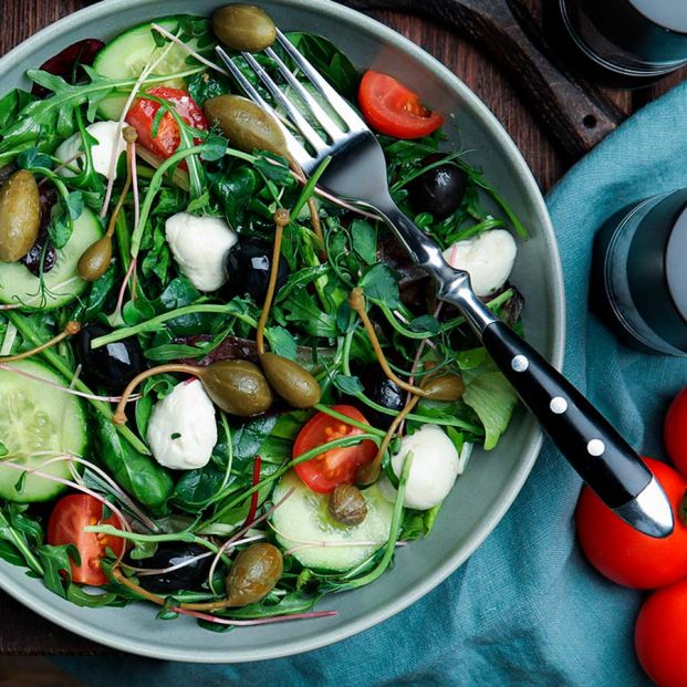 Ensalada de pepino con alcaparrones. Foto: Bigstock