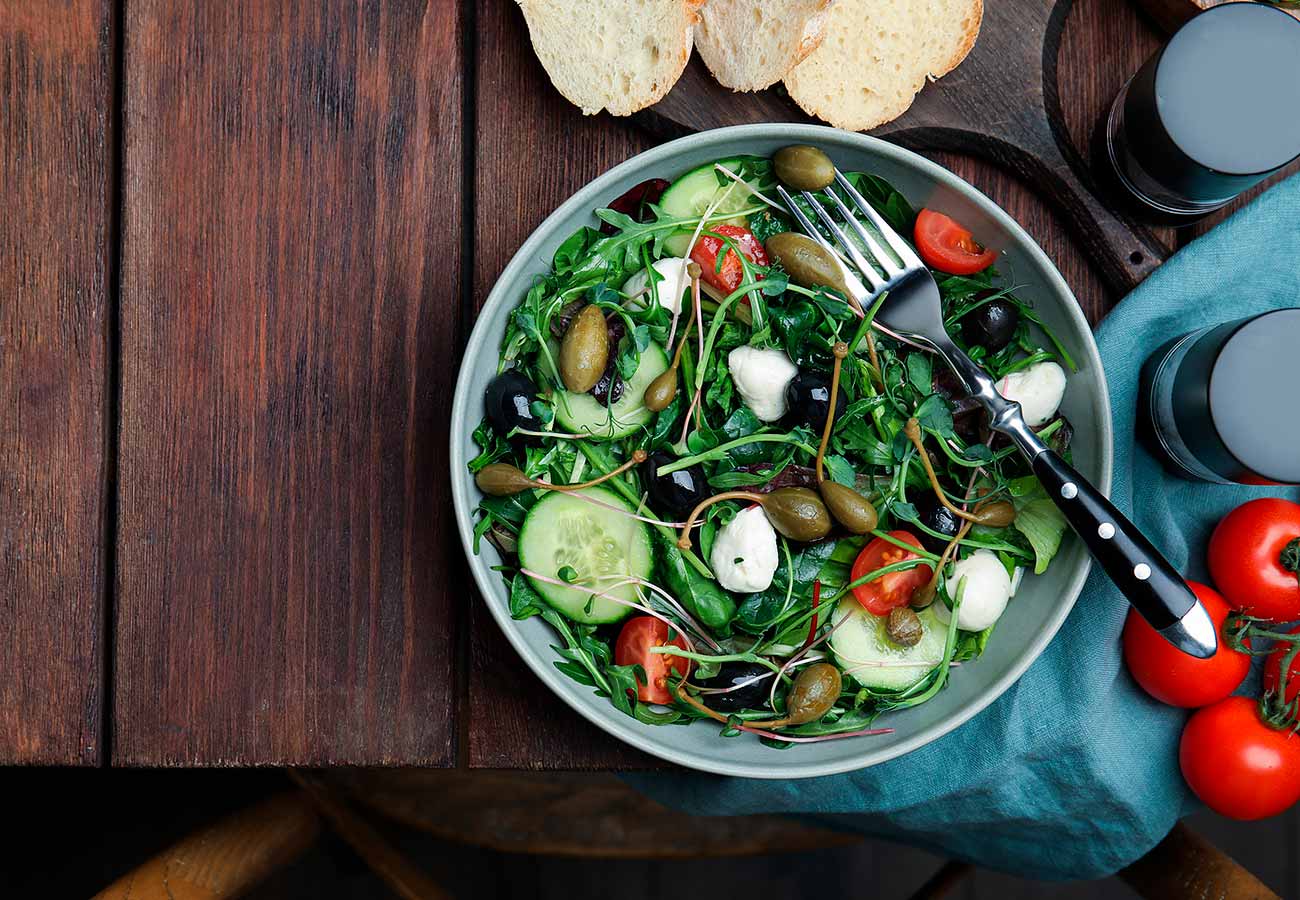 Ensalada de pepino con alcaparrones