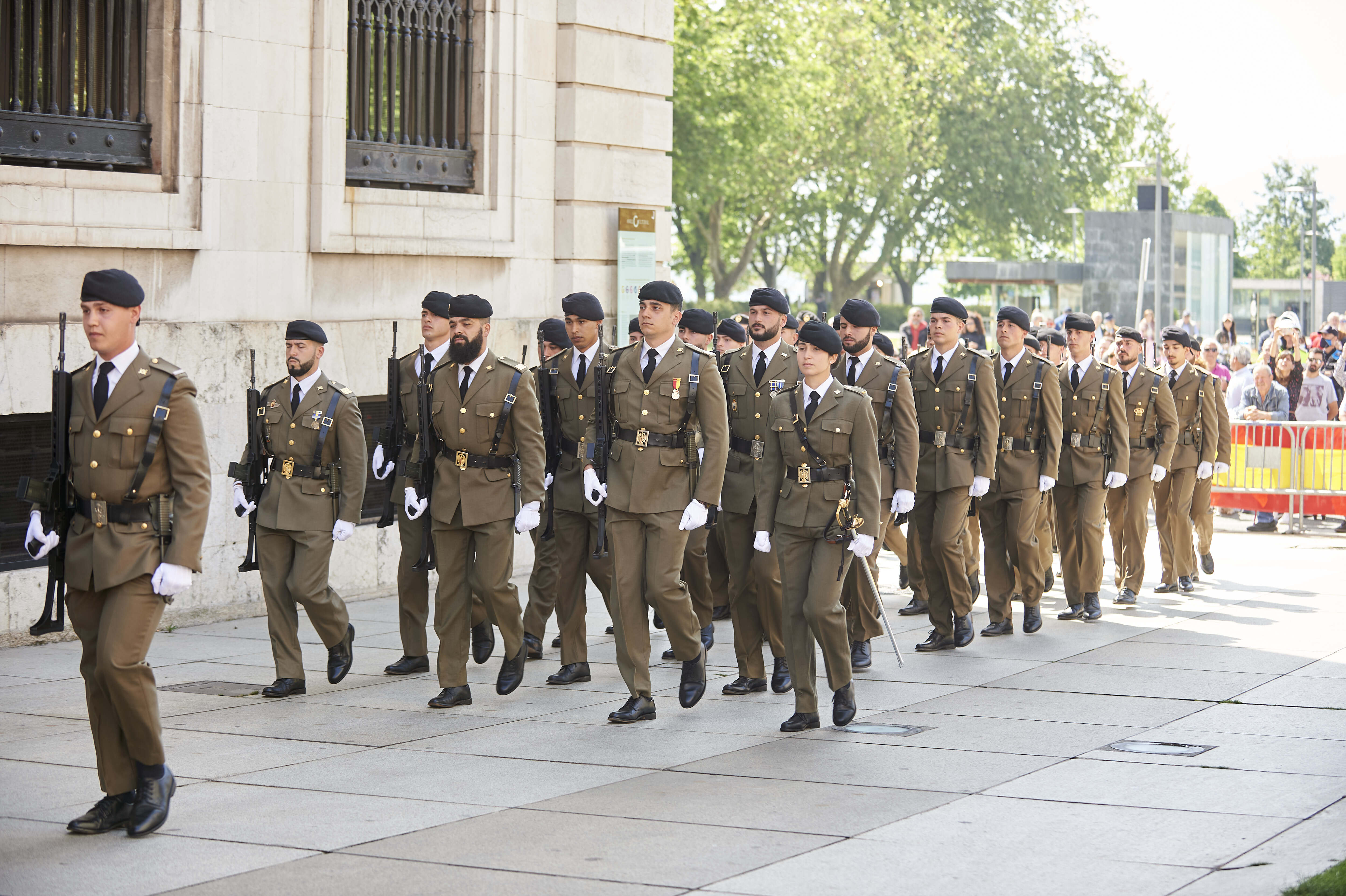 Militares recurren el límite de edad fijado por Defensa para acceder a la escala de oficiales