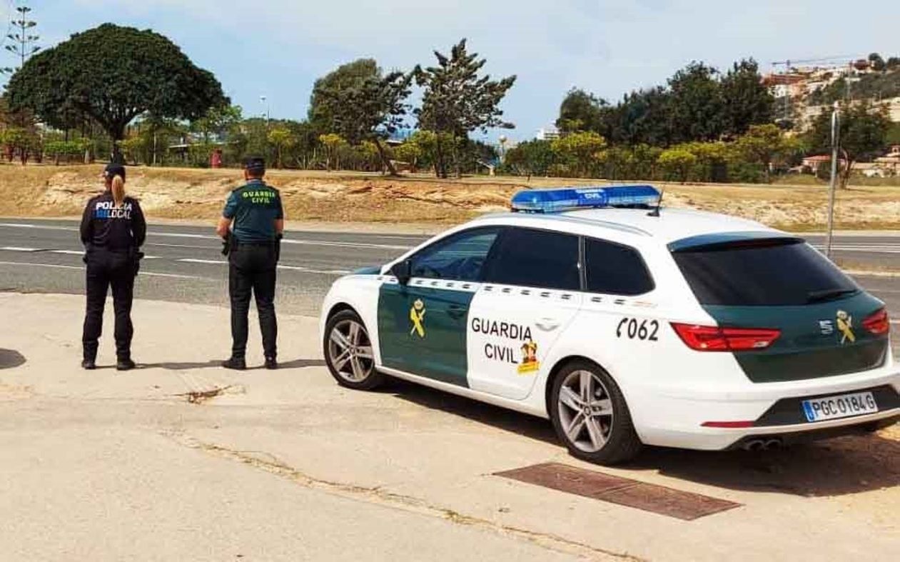 La Guardia Civil cuenta toda la verdad sobre el uso de coches patrulla de cartón