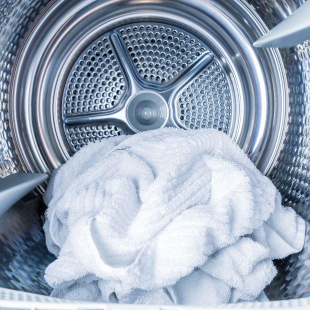 ¿Cómo evitar la humedad que provoca la secadora? Foto: Bigstock