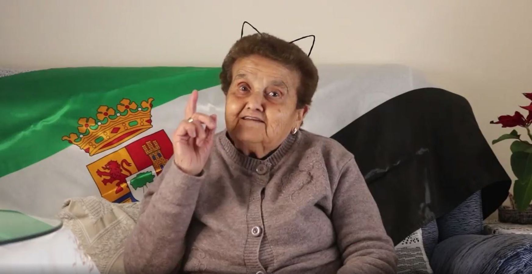 Piden la Medalla de Extremadura para 'La Rosario', la abuela 'influencer' de 90 años
