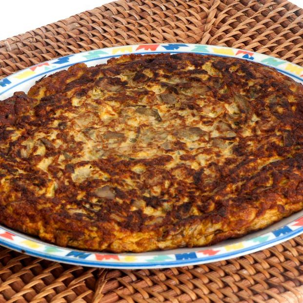 Receta de tortilla de ajos tiernos y alcauciles