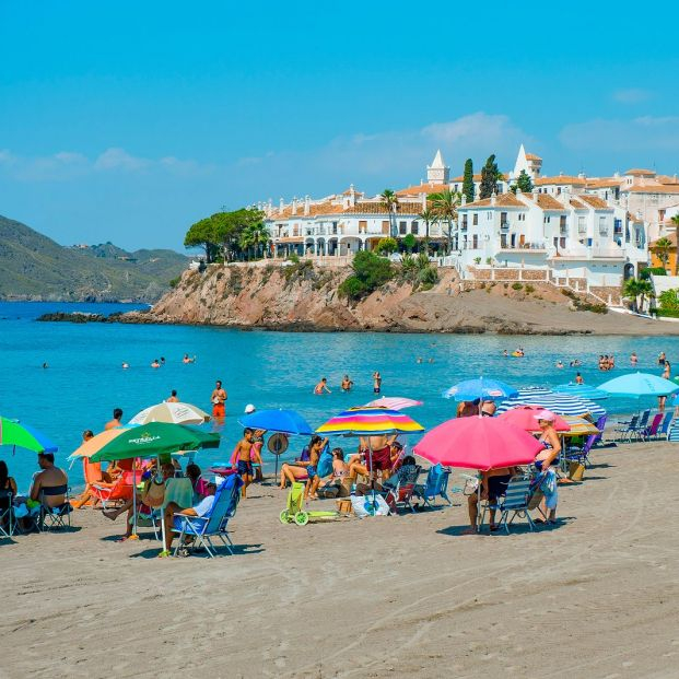 El INE anuncia que el número de turistas que visitaron la Región de Murcia en abril creció un 119 %. FOTO: Bigstock PLAYA DE AGUILAS 