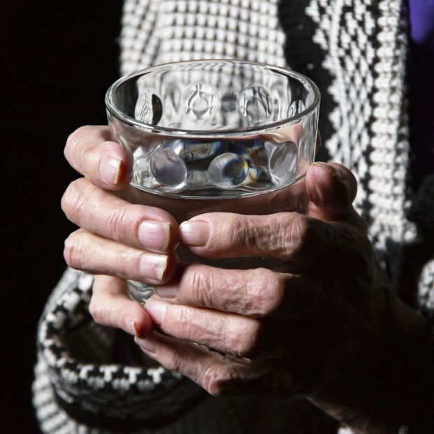 Cuidado con la 'estafa del vaso del agua': nuevas víctimas mayores y dependientes. Foto: Bigstock