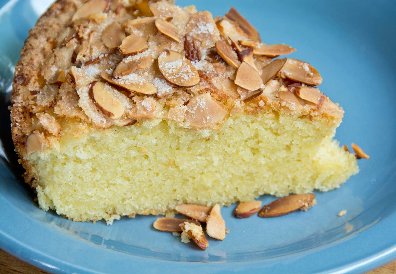 Cómo hacer un sencillo y delicioso bizcocho con almendras