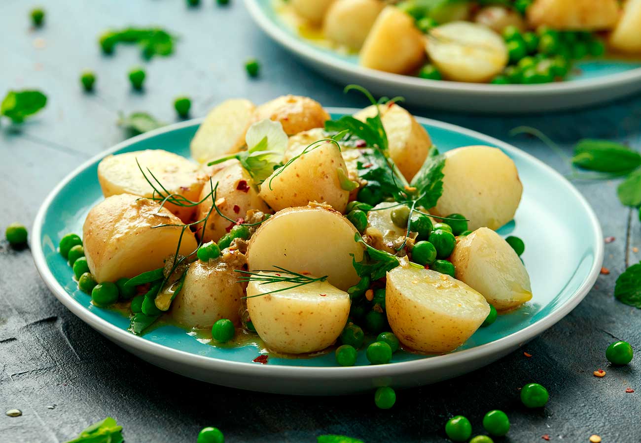 Ensalada de patatas con guisantes. Foto: Bigstock