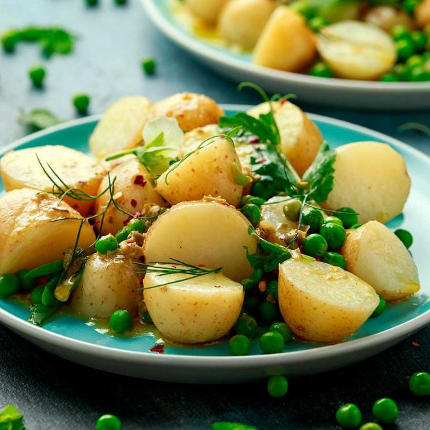 Ensalada de patatas con guisantes. Foto: Bigstock