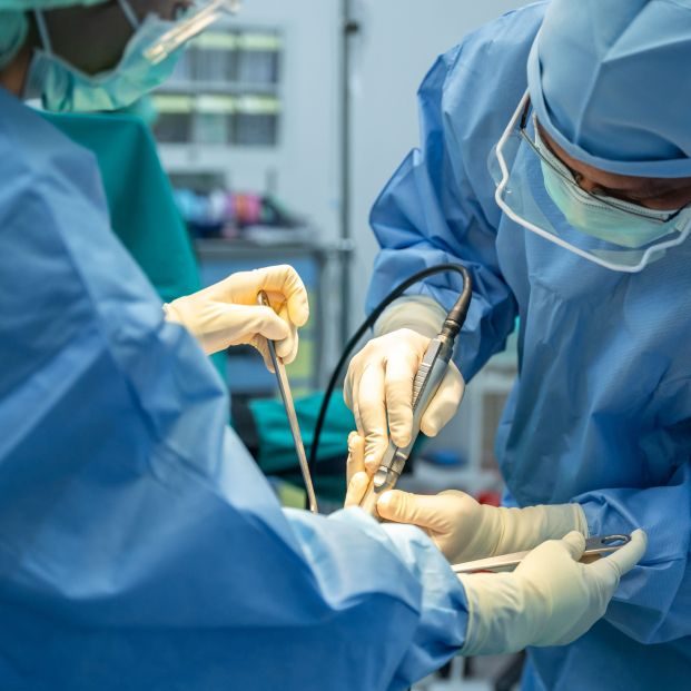 Una mujer de 34 años, en coma tras someterse a una operación de cirugía estética