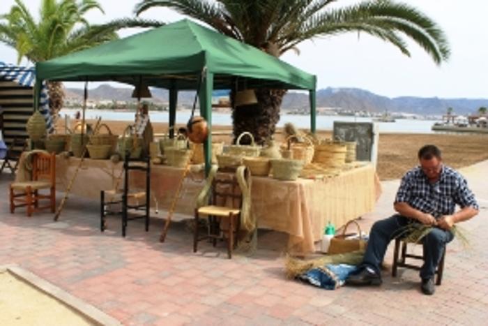 mercado artesano en puerto de mazarron 