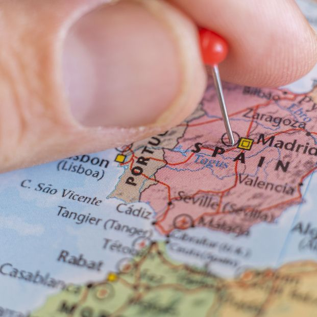 Esta es la ciudad más envejecida de España. bigstock Spain Pin On A World Map Spai 448311919 (1)