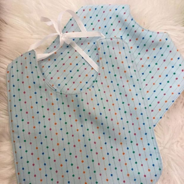 Una abuela gallega teje productos solidarios para ayudar a su nieto con daño cerebral Una abuela gallega teje productos solidarios para ayudar a su nieto con daño cerebral