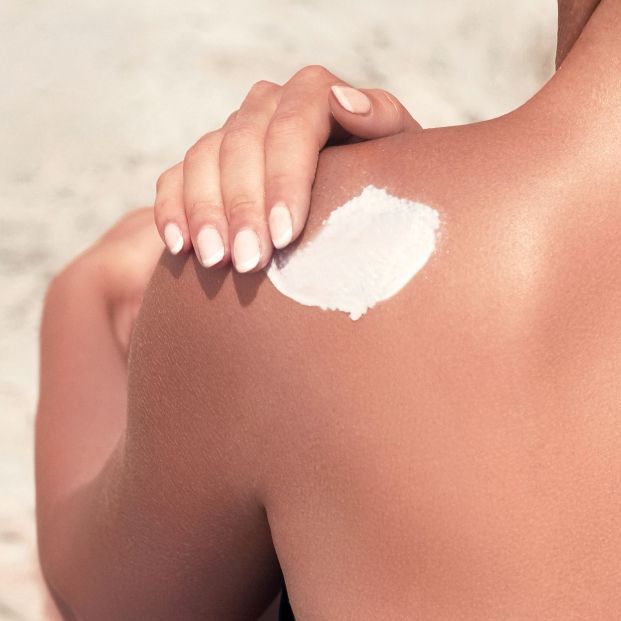ISDIN reconoce ahora que el factor 50 de sus cremas solares puede no ser real