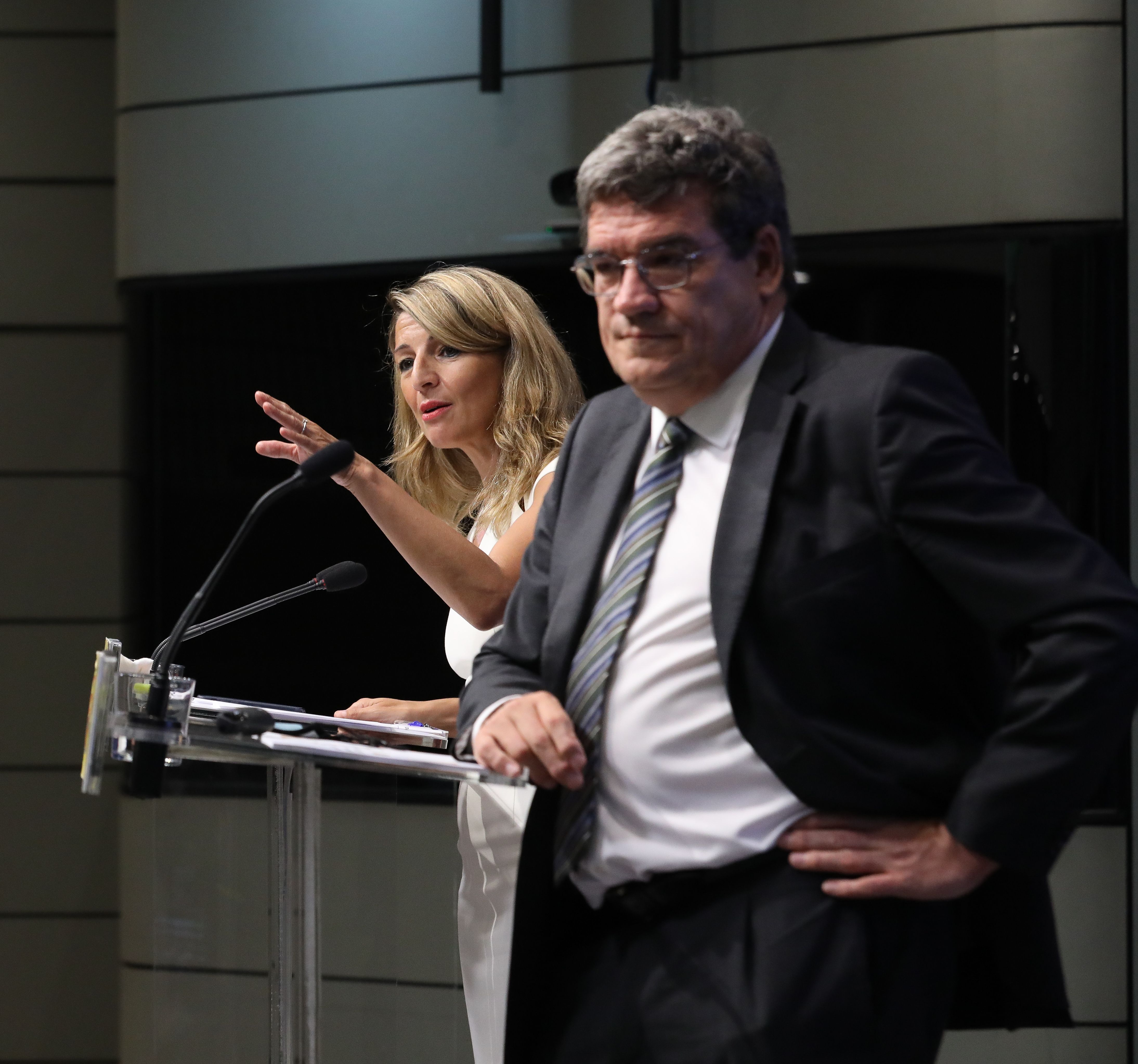 Díaz y Escrivá cargan contra el Banco de España por querer desligar las pensiones del IPC