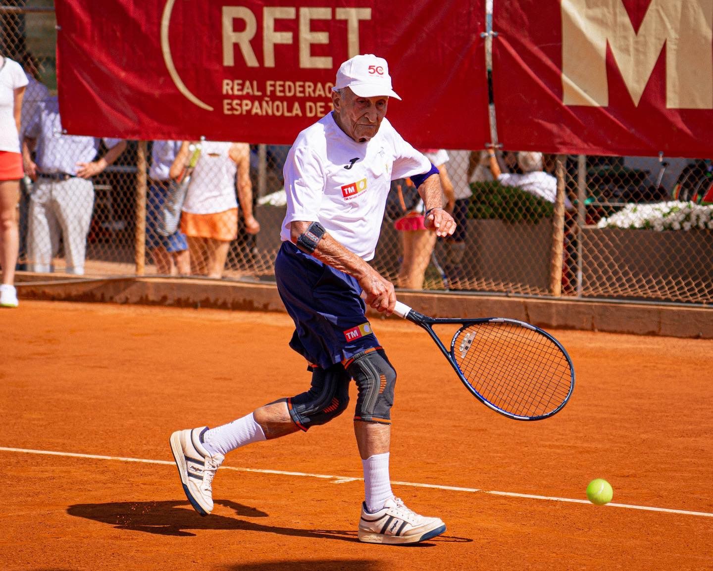 Manuel Villanueva, el tenista de 90 años que triunfa en la Academia de Rafa Nadal: "Es increíble"