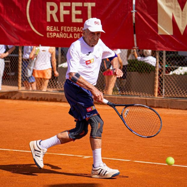Manuel Villanueva, el tenista de 90 años que triunfa en la Academia de Rafa Nadal: "Es increíble"