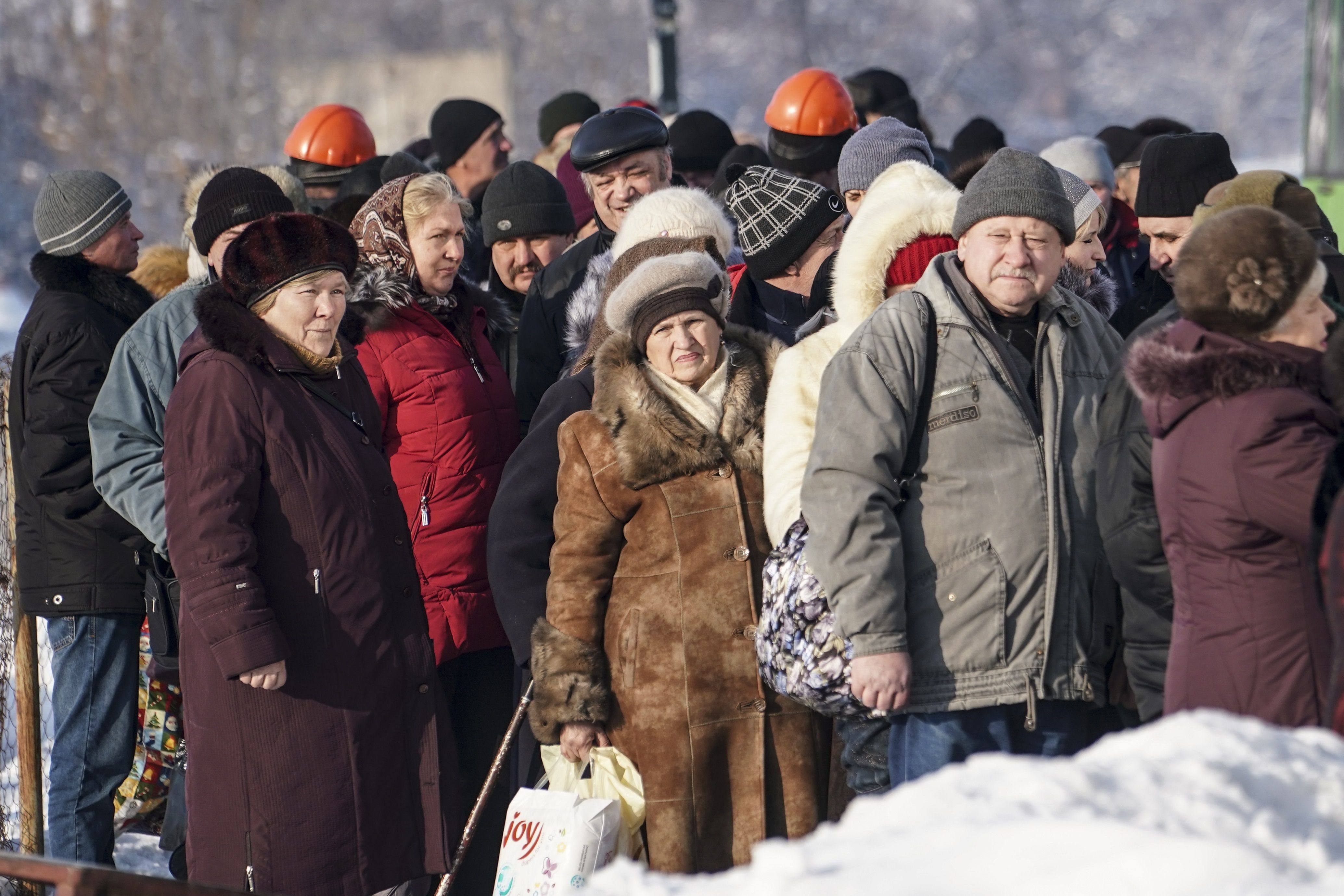 Ucrania 100 días después: Millones de personas mayores no están recibiendo ayuda humanitaria