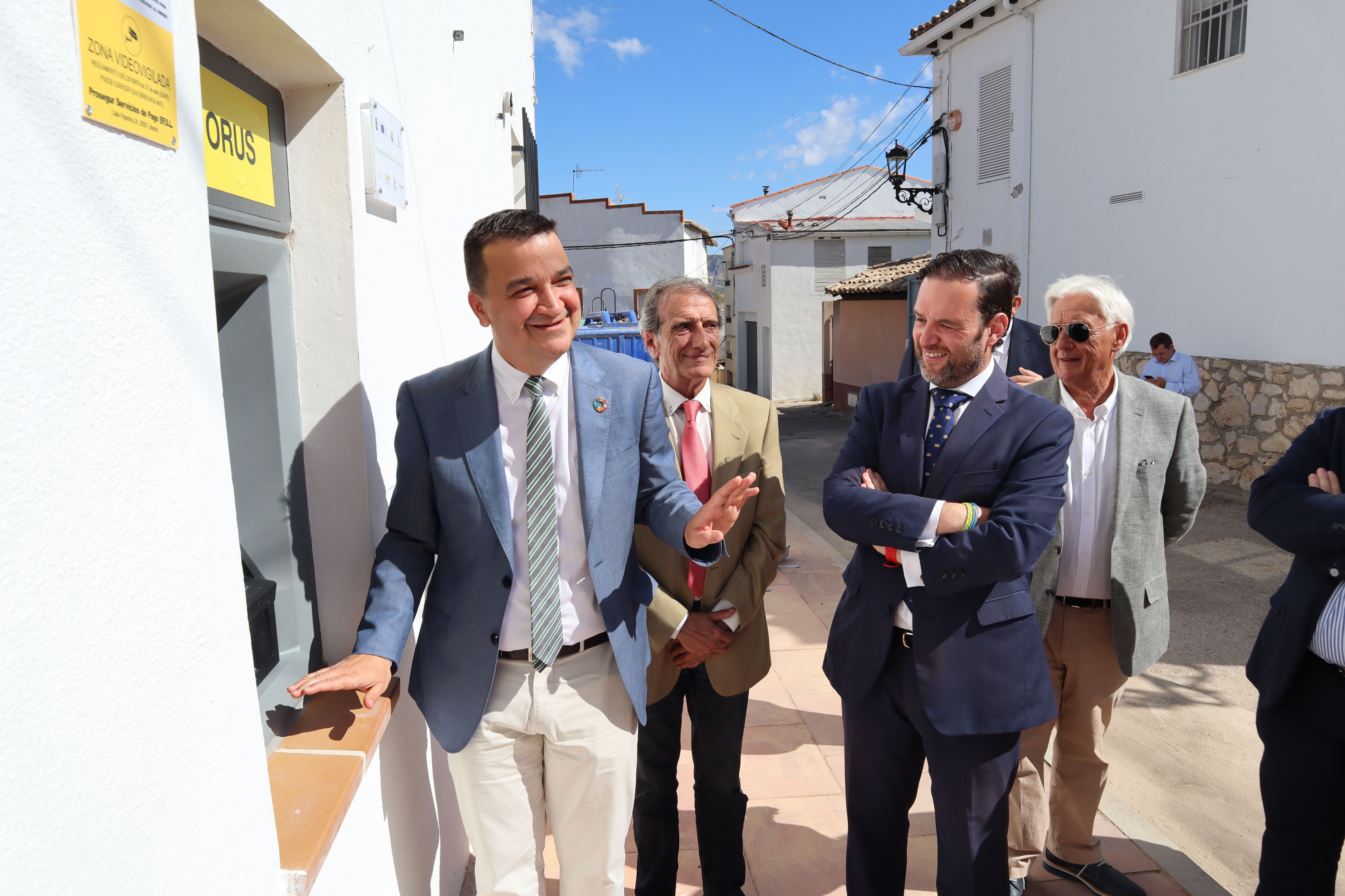 Lucha contra la exclusión financiera: instalan el primer cajero en zona rural de Castilla-La Mancha