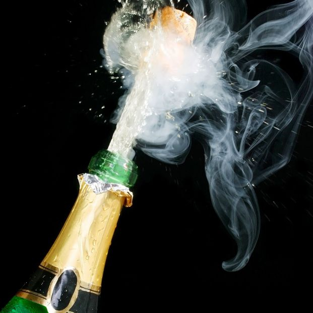 Lo que no sabías que pasa cada vez que descorchas champán Lo que no sabías que pasa cada vez que descorchas champán
