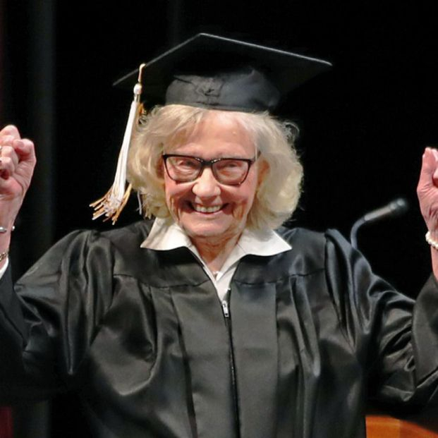 Betty, graduada en enfermería a los 84 años: "No dejes que nadie te detenga"