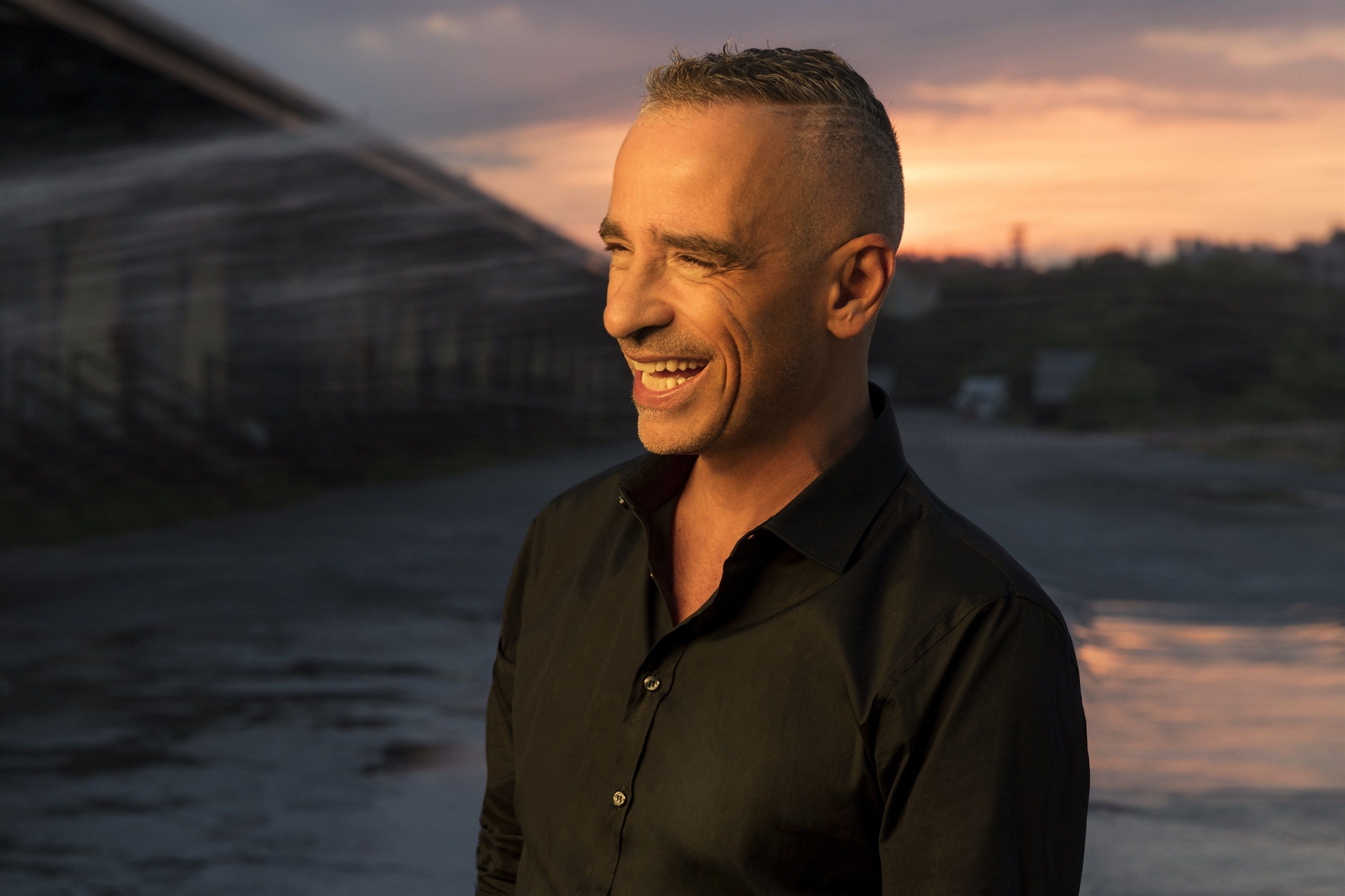 Doble sorpresa de Eros Ramazzotti: nuevo disco y nueva gira