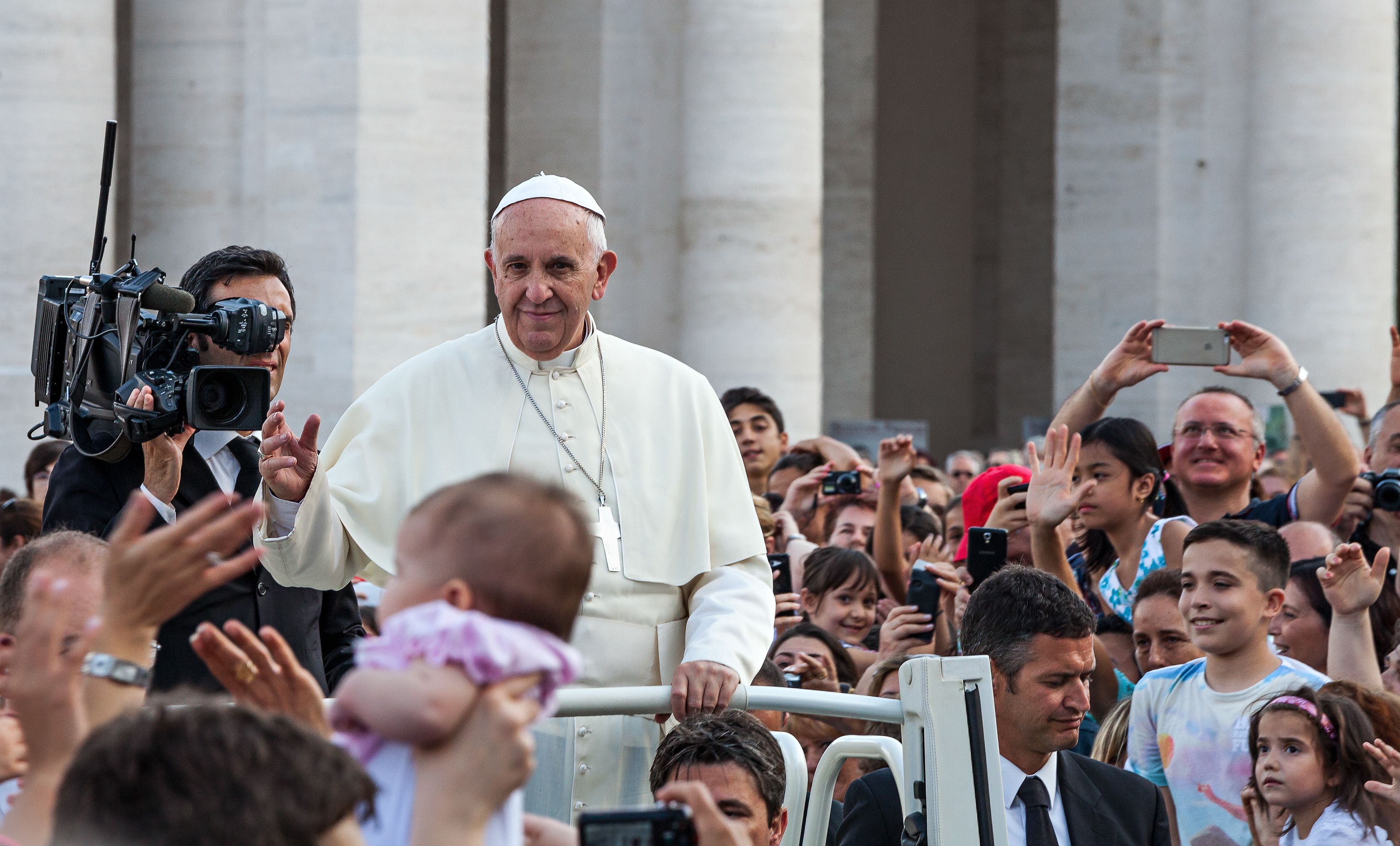 Según el Papa, el mito de la juventud nos impide ver la belleza de ser mayores