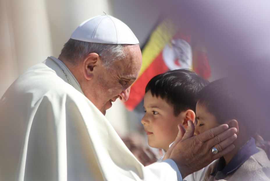 Según el Papa, el mito de la juventud nos impide ver la belleza de ser mayores