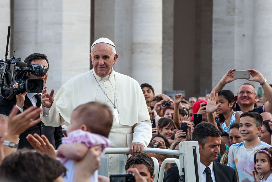 Según el Papa, el mito de la juventud nos impide ver la belleza de ser mayores