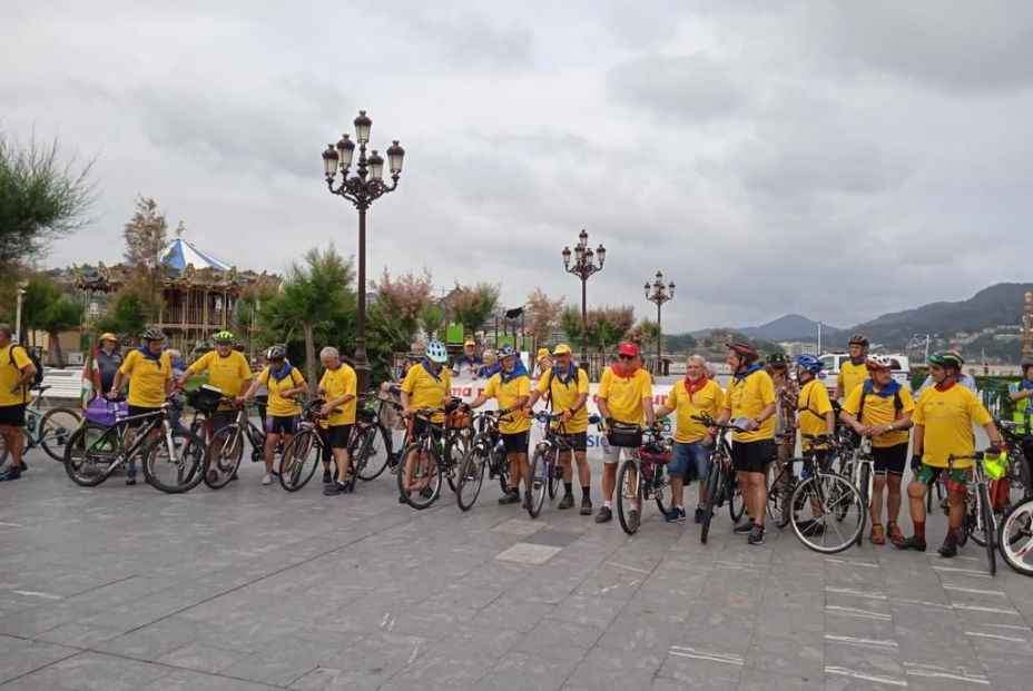 Un pelotón de pensionistas arranca su marcha ciclista por unas "pensiones dignas"