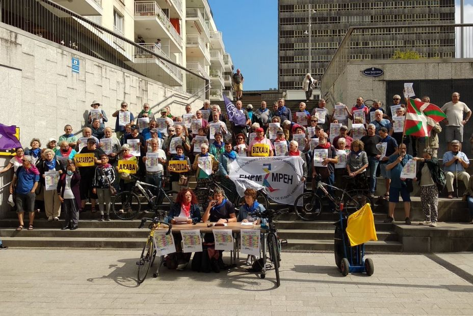 Un pelotón de pensionistas arranca su marcha ciclista por unas "pensiones dignas"