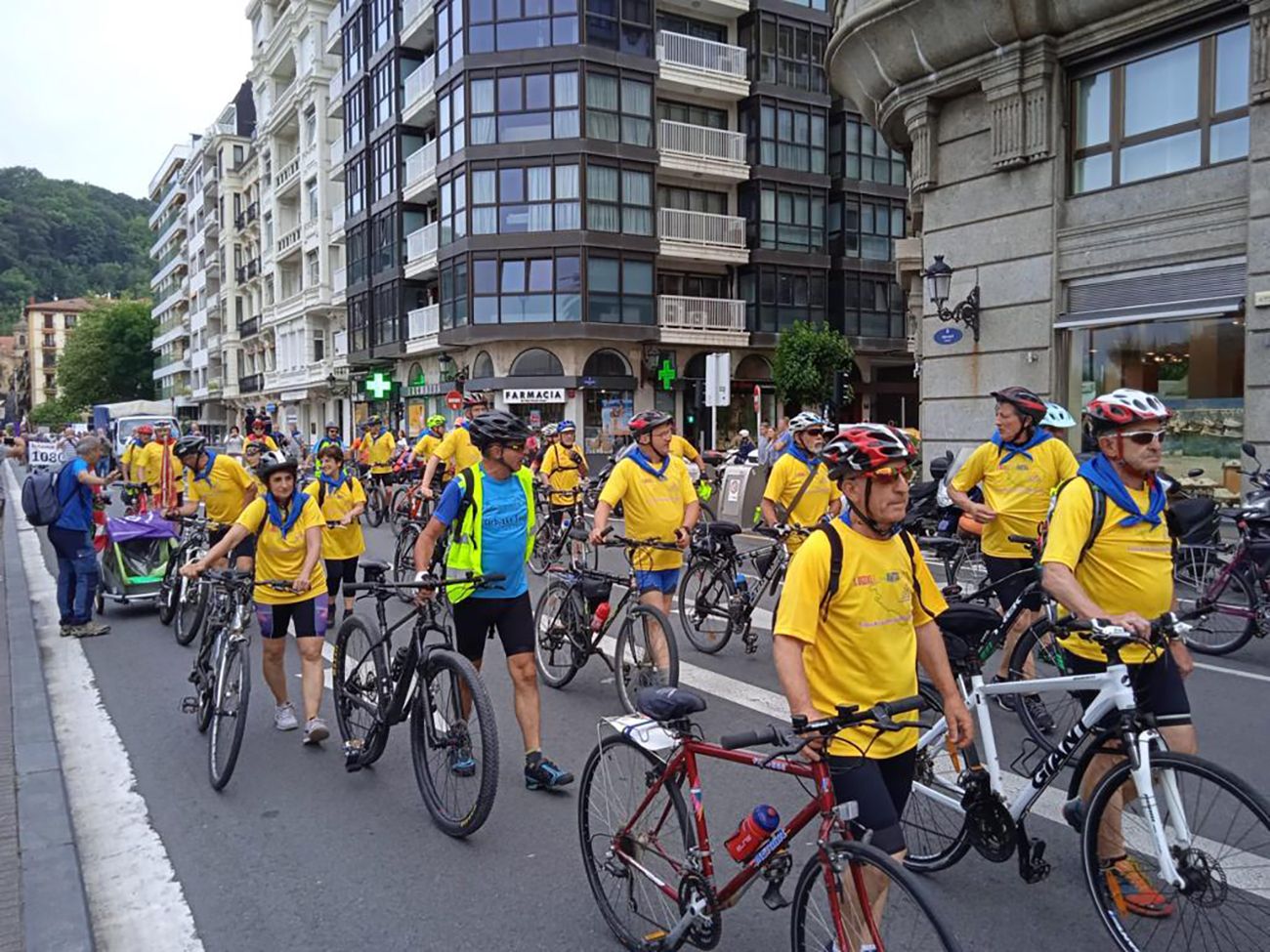 Un pelotón de pensionistas arranca su marcha ciclista por unas "pensiones dignas"