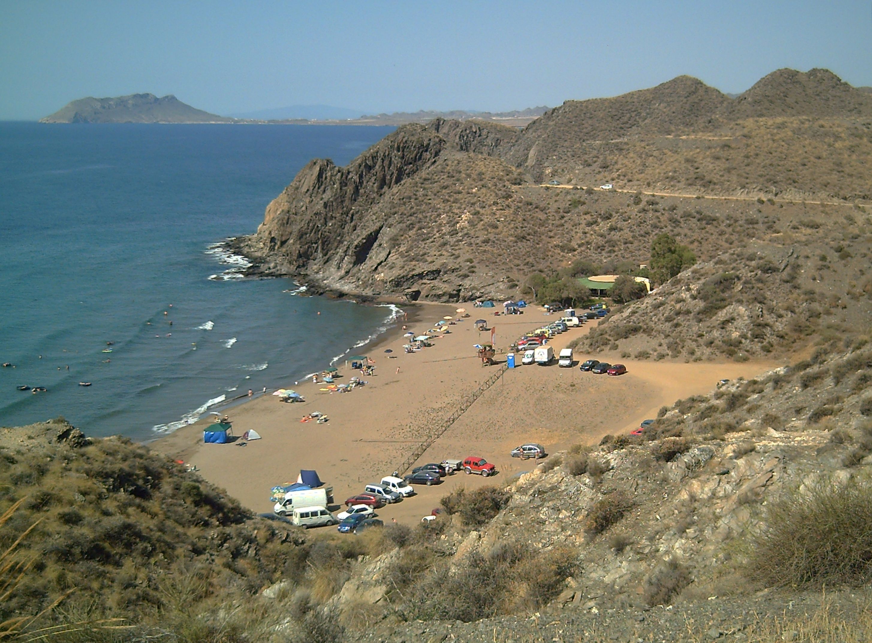 Lorca: playas, calas y arroz con pavo. (Cala de Calnegre. Foto Wikipedia)