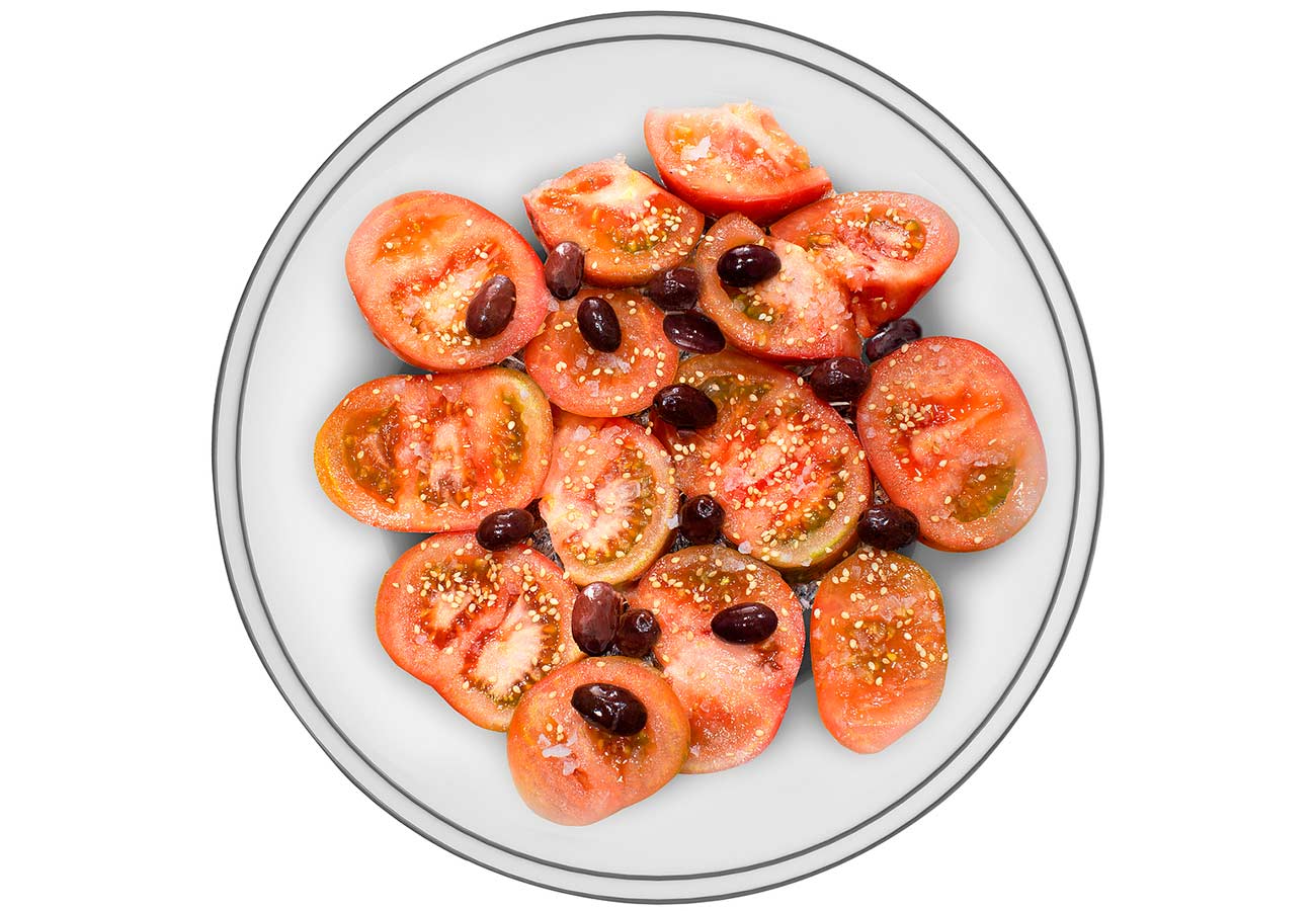 Receta de ensalada de tomate y aceitunas negras aliñadas