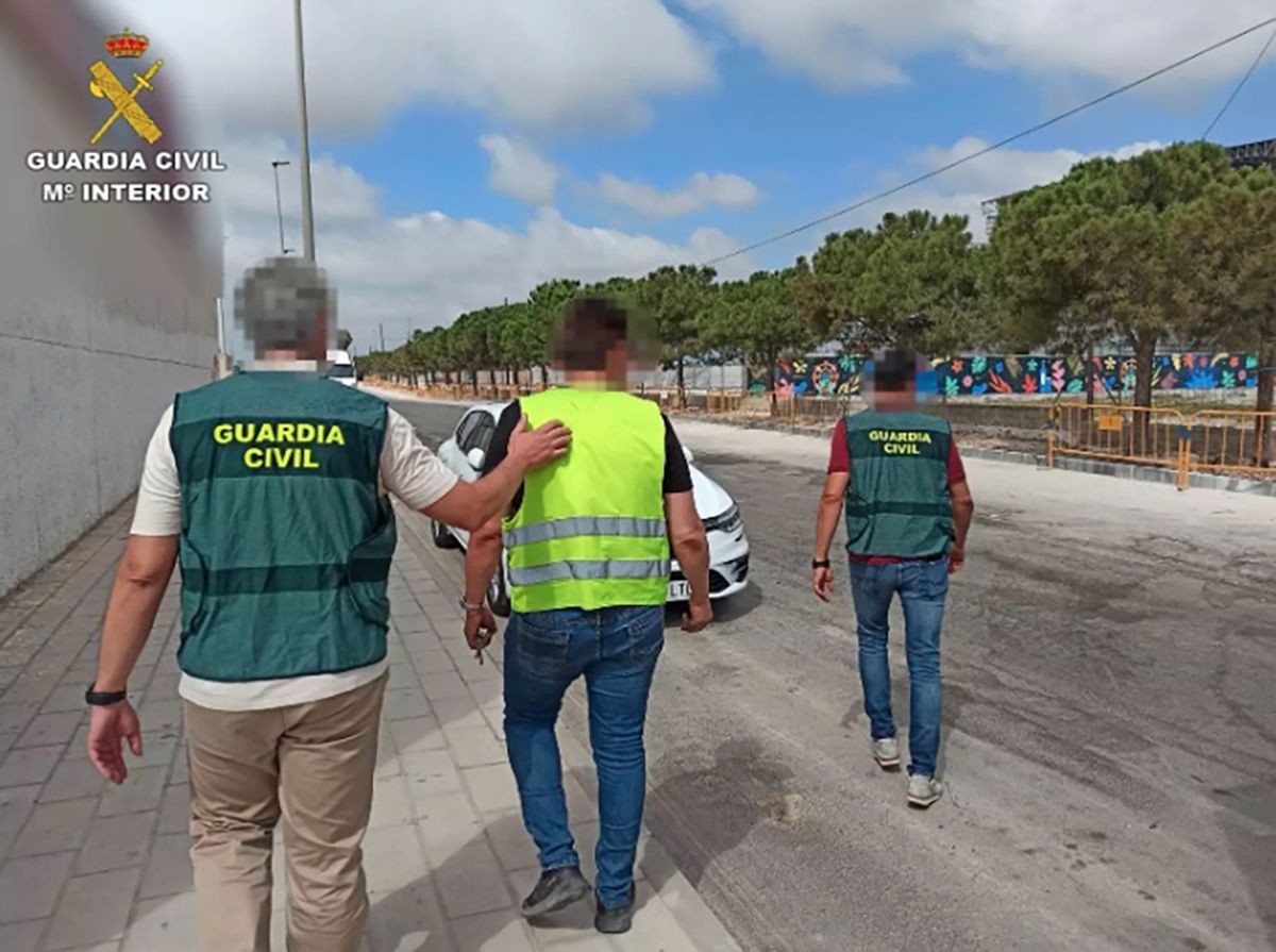 Detenido un camionero por la muerte de un hombre al que llevó tres kilómetros colgado del retrovisor