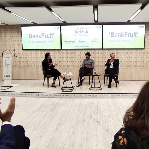 'BankFruit’, el spot de Hernán Zin que denuncia la brecha digital a la que se enfrentan los mayores