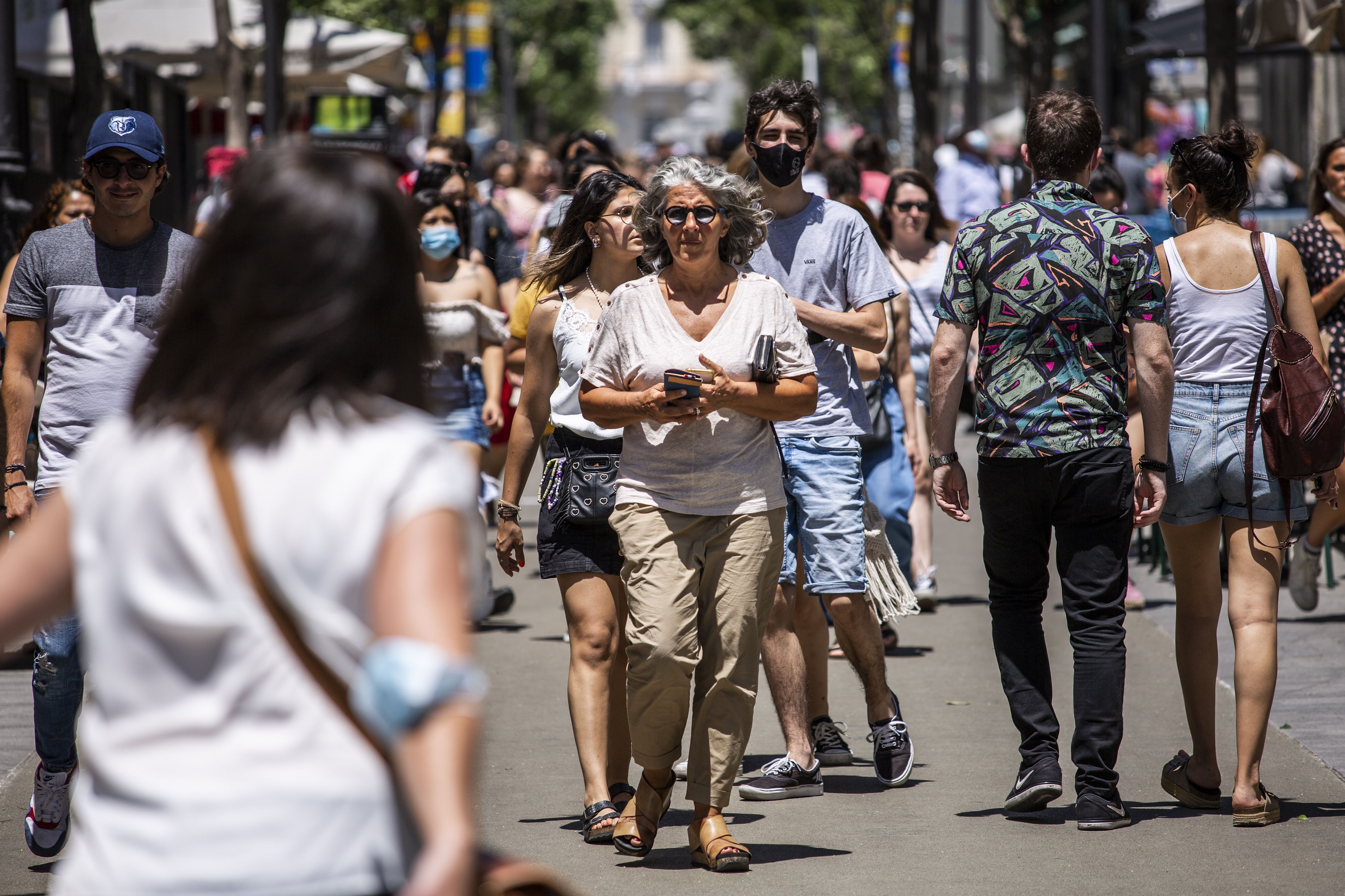 Los casos de Covid siguen creciendo en mayores de 60 años: la incidencia sube 40 puntos