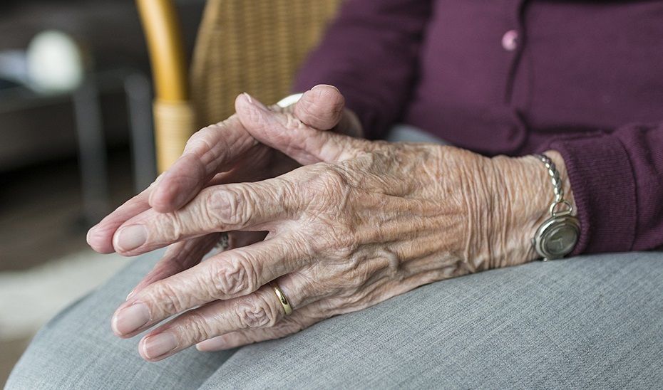 Santander trabaja en una estrategia de atención a los mayores y un plan contra la soledad no deseada. Foto: Europa Press