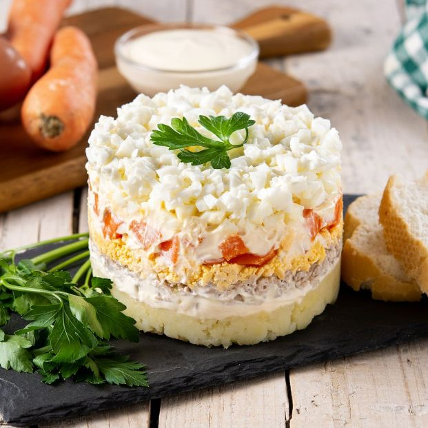 Receta de ensalada layer de verano. Foto: bigstock