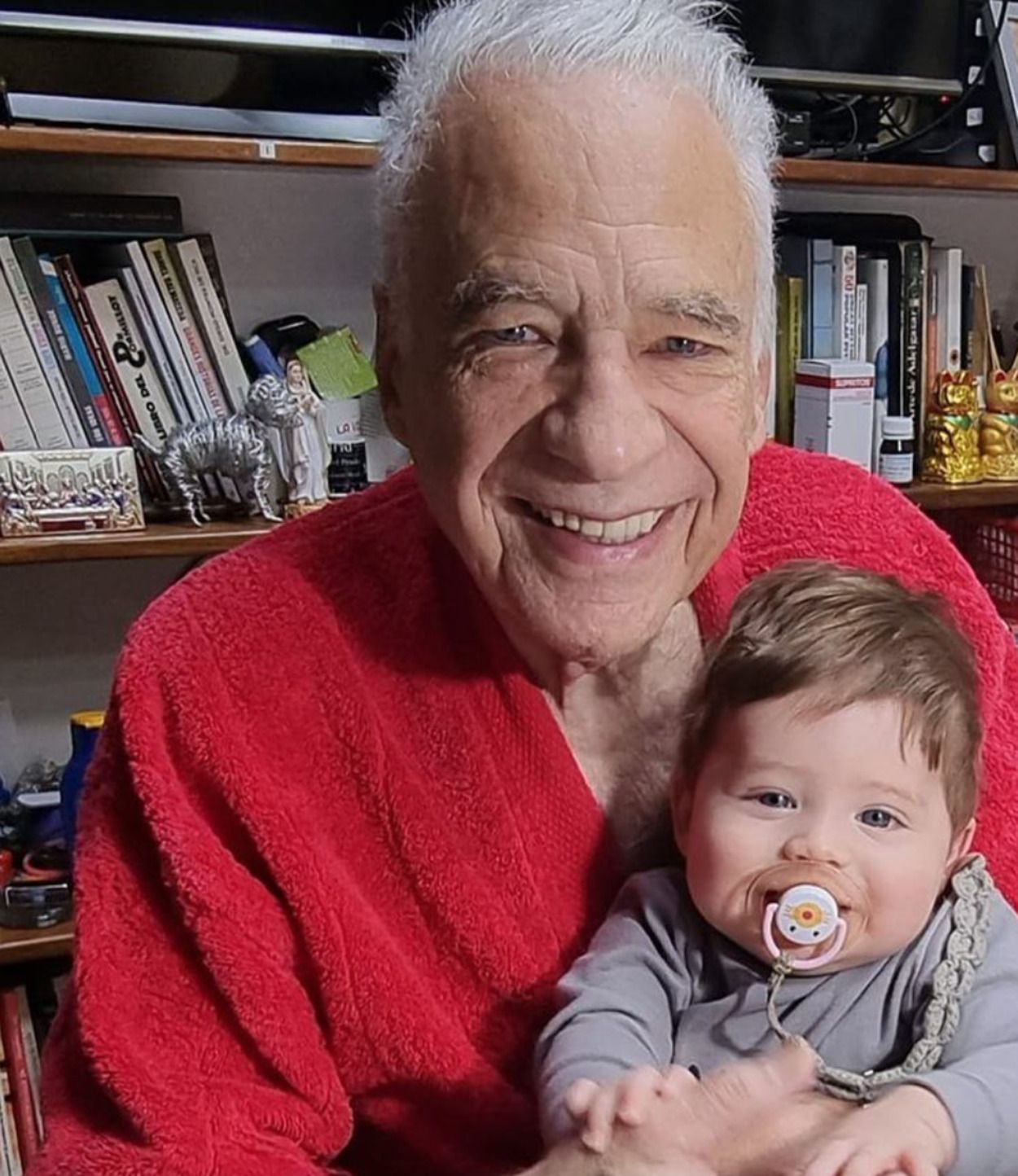 La preocupación de un hombre que acaba de ser padre a los 83 años: "No podré verlo crecer"
