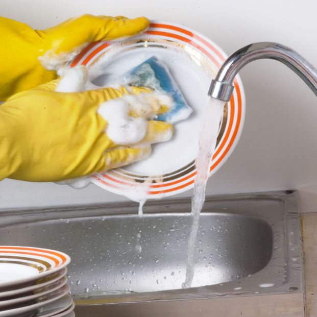 Los mejores lavavajillas a mano, según la OCU