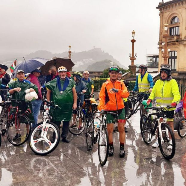 La marcha ciclista de pensionistas vascos cruza la meta en San Sebastián: "Este es el principio"