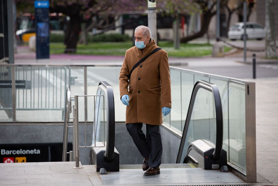 Cataluña pide que los mayores recuperen la mascarilla en los espacios interiores