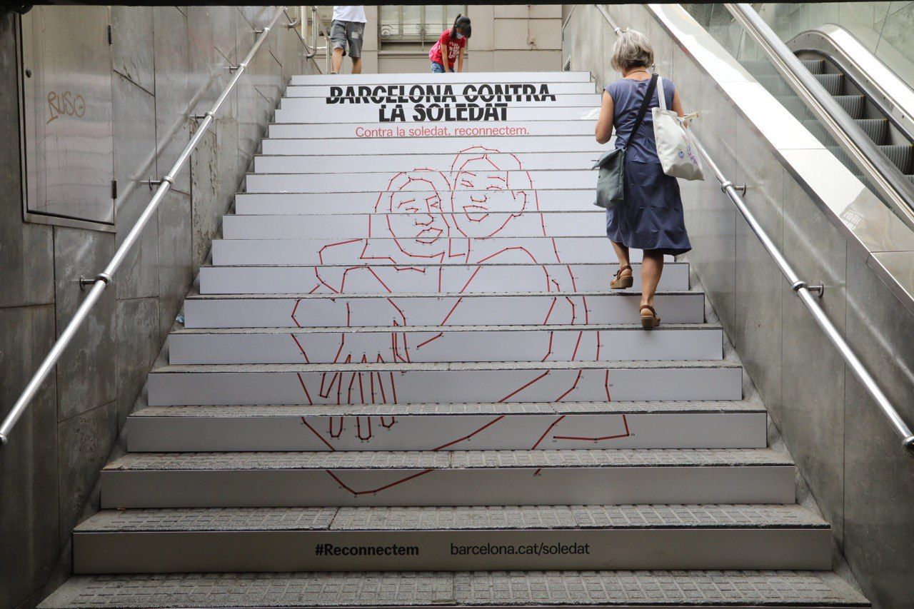 'Contra la soledad, reconectamos', la campaña de Barcelona para sensibilizar sobre la soledad
