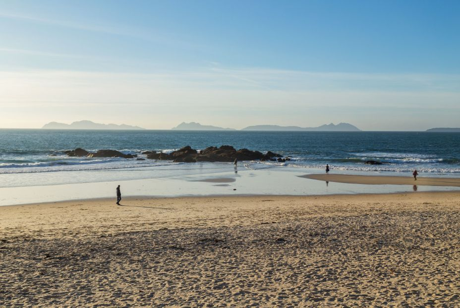 Vigo multará con 750 euros a quién orine en el mar