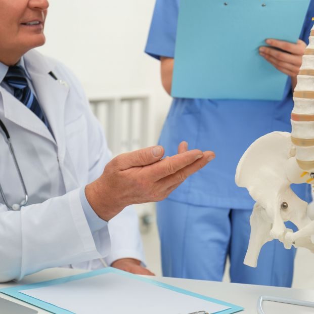 Las fracturas de columna en personas mayores se pueden prevenir con una simple radiografía